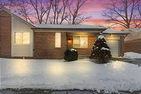 25765 Crimson Crt Ct, Warren, MI 48089