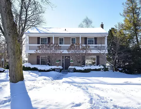 498 Wimbleton Dr, Birmingham, MI 48009