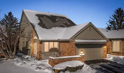 30652 Ramblewood Club Dr, Farmington Hills, MI 48331