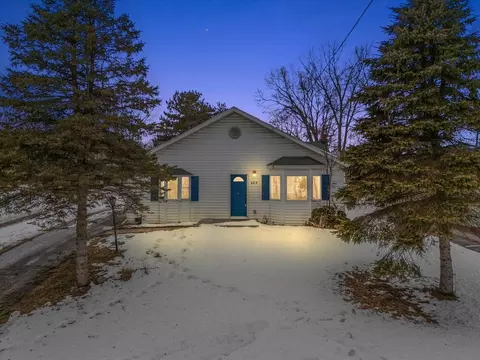 425 East Rd, Holly, MI 48442