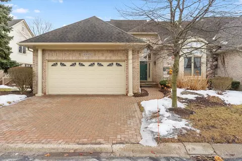 48551 Beaver Creek Dr, Plymouth, MI 48170