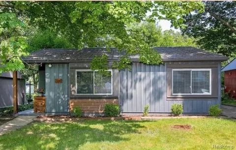 23440 Oneida St, Oak Park, MI 48237
