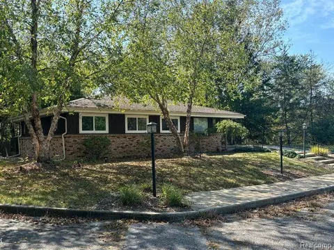 50 Main St, Coopersville, MI 49404