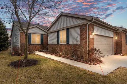 37128 Condor Ct, Westland, MI 48185