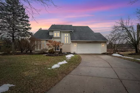 29690 Canterbury, Farmington Hills, MI 48331