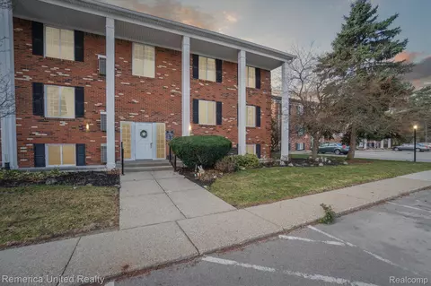 507 W Highland Rd #D-9, Howell, MI 48843