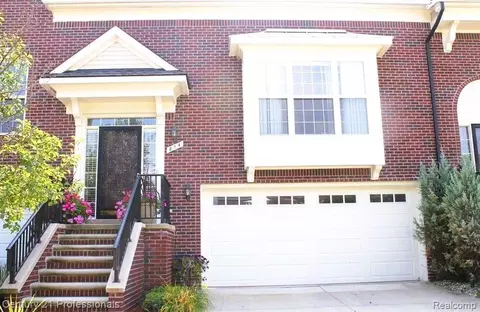 814 Sandalwood Dr, Troy, MI 48085
