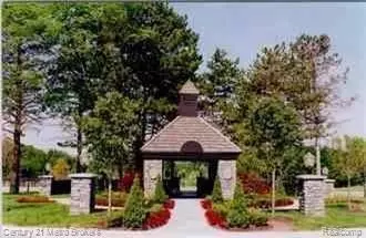 8018 Bridle Path Crt Ct, Grand Blanc, MI 48439