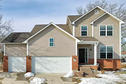 1840 Crimson Ridge Dr, Commerce, MI 48390