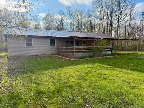 6619 M 18, Warren, MI 48618