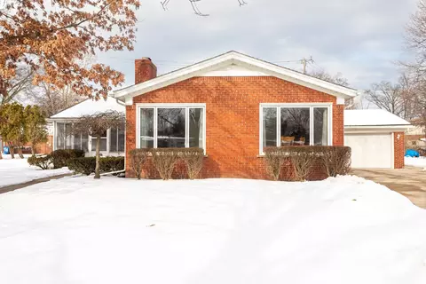 25648 Graceland Cir, Dearborn Heights, MI 48125