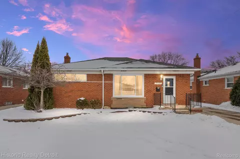 23037 Playview St, Saint Clair Shores, MI 48082