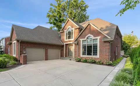 664 Chesterfield Ave, Birmingham, MI 48009