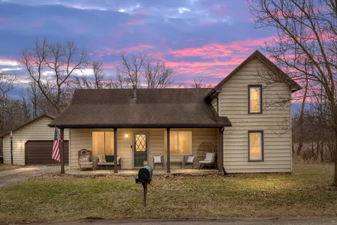 416 Thomas St, Holly, MI 48442