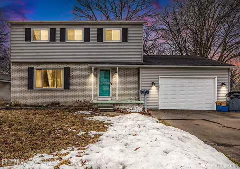 1616 Connecticut Ave, Marysville, MI 48040