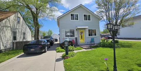 26664 Waldorf St, Roseville, MI 48066