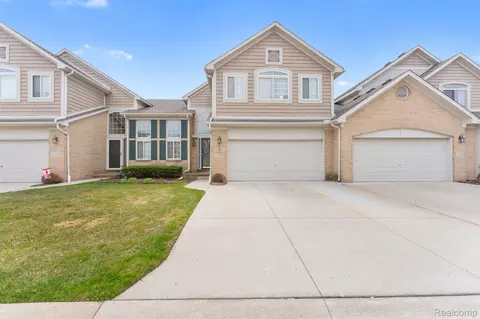 23747 Mccort Dr, Brownstown, MI 48134