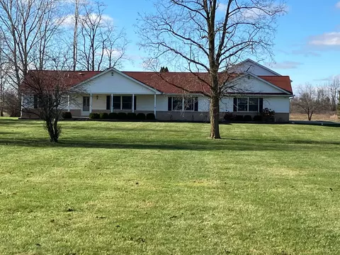 1729 Cove Rd, Wales, MI 48027