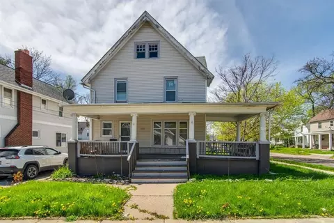 1104 Pershing Dr, Flint, MI 48503