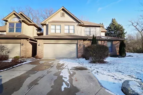 5302 Royal Vale Ln, Dearborn, MI 48126
