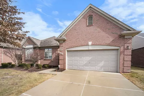 42904 Greystone Dr, Sterling Heights, MI 48313