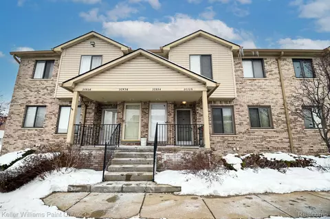 20926 Flora St, Roseville, MI 48066