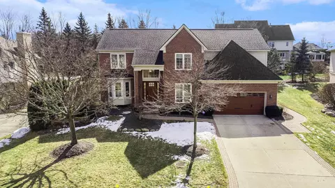 38151 Lantern Hill Ct, Farmington Hills, MI 48331