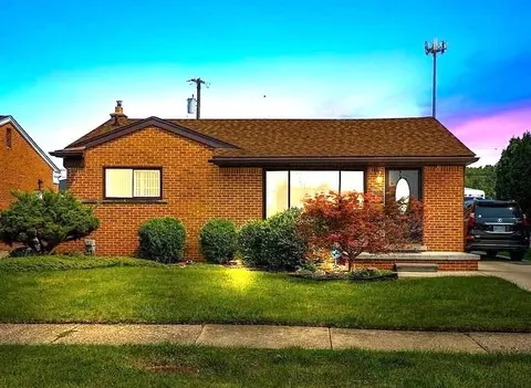 27620 Mackenzie Dr, Westland, MI 48185