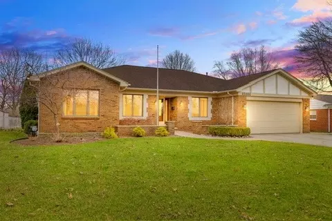 45484 Klingkammer St, Utica, MI 48317