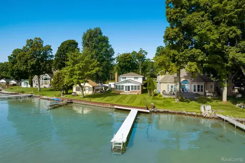 11375 SW Torch Lake Dr, Milton, MI 49676