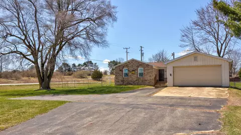 6505 N Lake Rd, Marathon, MI 48464