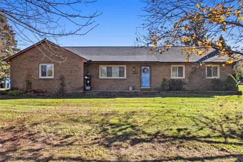 3363 Watersedge Dr, Brighton, MI 48114