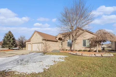 50190 Magdalina Dr, Macomb, MI 48044