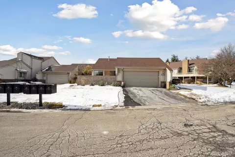 29345 E Chanticleer Dr, Southfield, MI 48034
