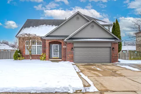 28522 Lancaster Dr, Chesterfield, MI 48047