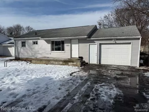 2436 Betty Ln, Flint, MI 48507