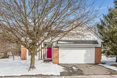 116 Maplewood Crt Ct, South Lyon, MI 48178