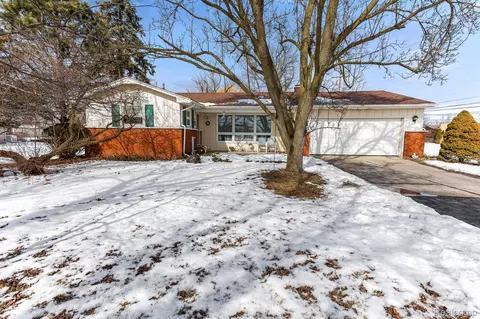 4945 Carleton Rockwood Rd, South Rockwood, MI 48179