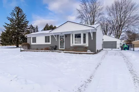 1335 S John Hix St, Westland, MI 48186