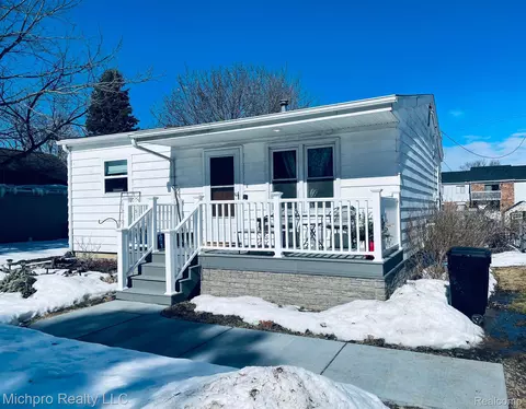 54 Hartley St, Lapeer, MI 48446