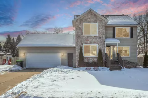 2134 Willot Rd, Auburn Hills, MI 48326