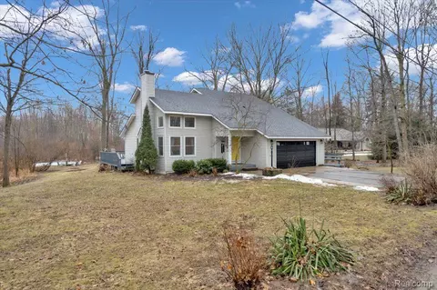 8716 Currie Rd, Northville, MI 48168