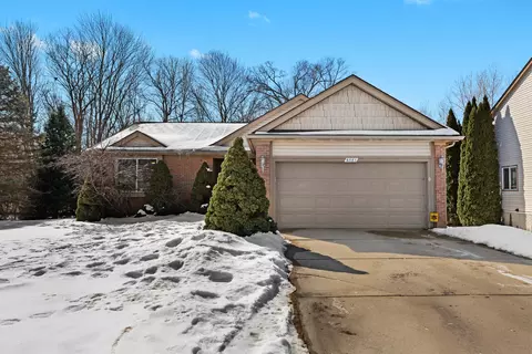 6581 Wedgewood Crt Ct, Waterford, MI 48327