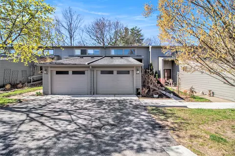644 Peninsula Crt Ct, Ann Arbor, MI 48105