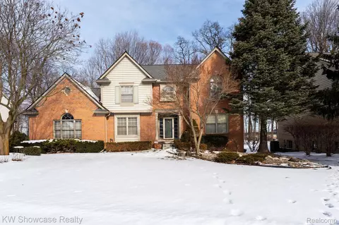 39502 Danielle Dr, Northville, MI 48167