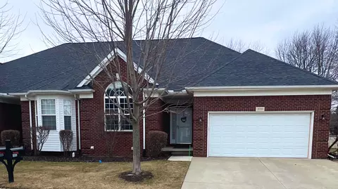 3733 Pointe Dr, Sterling Heights, MI 48314