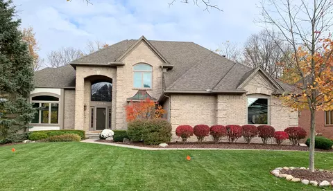 8872 Quail Cir, Plymouth, MI 48170