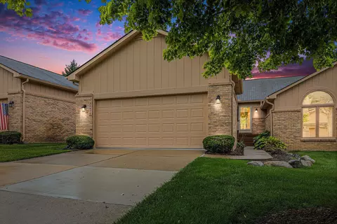 34978 White Pine Trl, Farmington Hills, MI 48335