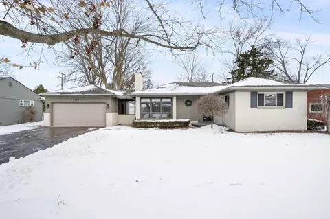 17040 Dunblaine Ave, Beverly Hills, MI 48025