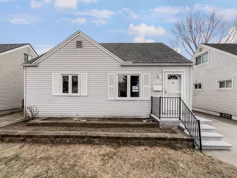 26668 Tawas St, Madison Heights, MI 48071